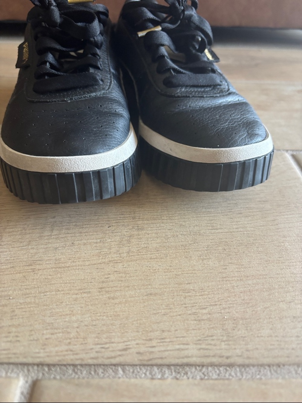 PUMA Low Top Sneakers Black White Leather Logo Lace Up Athletic Shoes Women sz 7 - Picture 3 of 6